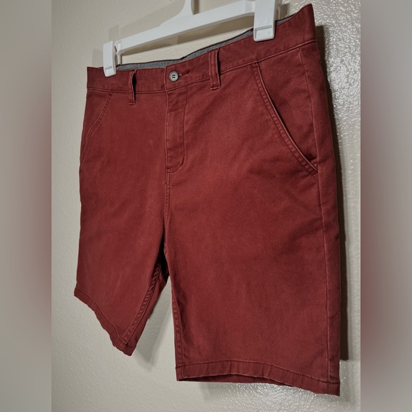 Charles and a Half Mens Shorts 8” Inseam Size 33 Burgundy Excellent Shape! - Picture 5 of 17